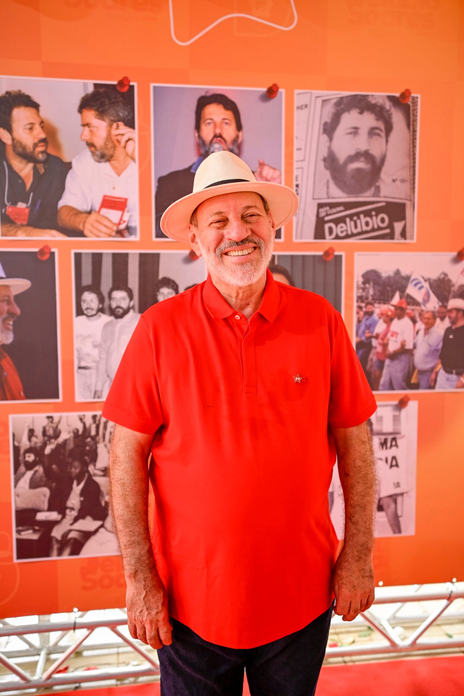 Delúbio Soares em espaço de memória da campanha