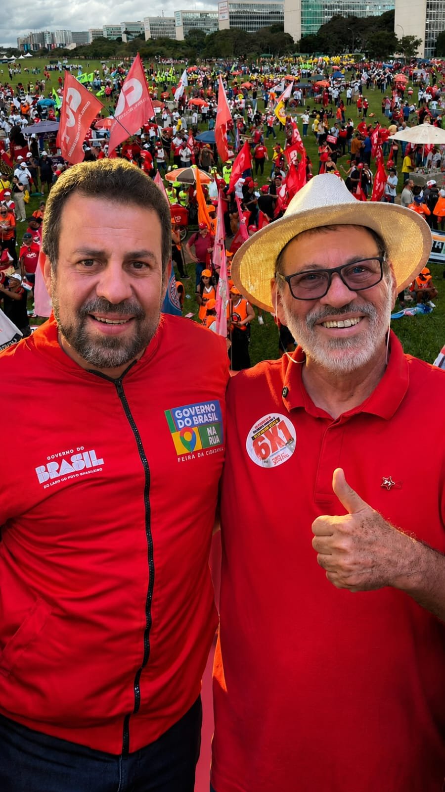 Guilherme Boulos e Delúbio Soares durante mobilização popular